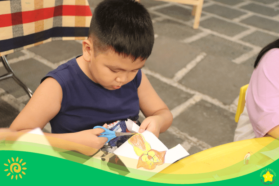 Giờ Học Thực Hành Làm Sư Tử Giấy (lớp Sj1.ae16)