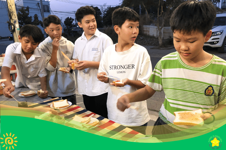 Hoạt động Trải Nghiệm Làm Bánh Kẹp Bơ đậu Phộng