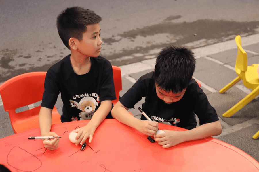 Làm Trứng Phục Sinh 2024.